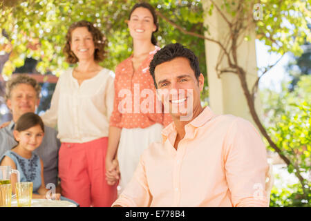 Familie Tisch im freien Stockfoto