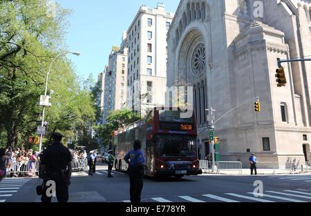 New York, NY, USA. 7. Sep, 2014. Temple Emanu-el in die Teilnehmerliste für Joan Rivers Trauerfeier, Temple Emanu-El, New York, NY 7. September 2014. Bildnachweis: Kristin Callahan/Everett Collection/Alamy Live-Nachrichten Stockfoto