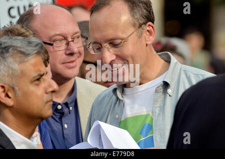 Andy Schlachtung MP (Labour, Hammersmith) mit Sadiq Khan (Labour, Tooting) und Grahame Morris MP (Labour, Easington) bei einer Kundgebung Stockfoto