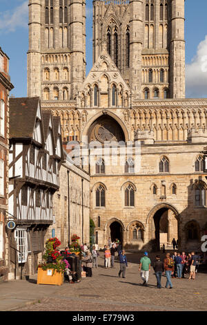 Kathedrale von Lincoln, Exchequer Tor und mittelalterlichen Ortskern, Lincoln England UK Stockfoto