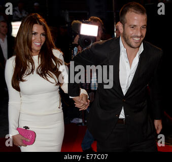 Hamburg, Deutschland. 07. Sep, 2014. Sabia Boulahrouz und Rafael van der Vaart kommen für die Gala "Nacht des Legendsa 2014" in Hamburg, Deutschland, 7. September 2014. Foto: Daniel Reinhardt/Dpa/Alamy Live News Stockfoto