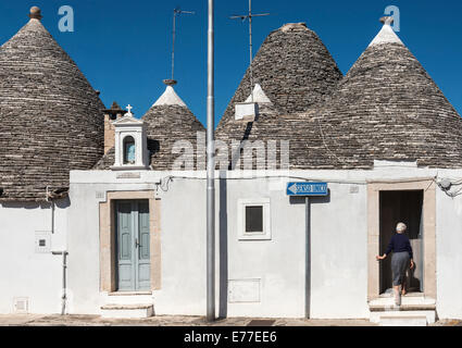 Trulli Häuser in Alberobello, Apulien, Italien. Stockfoto