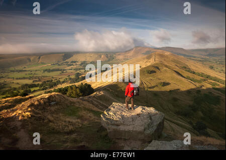 Ein Blick über den großen Grat in Richtung Mam Tor Edale Tal Derbyshire Rambler Stockfoto