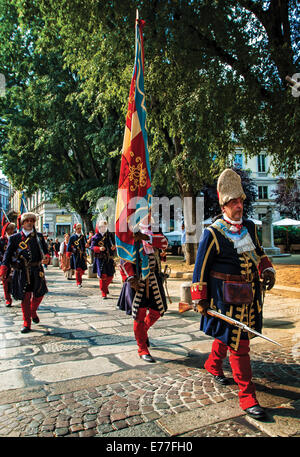 Turin, Italien. 7. Sep, 2014. Reenactment der Belagerung von Turin 1706 - die Parade in Richtung Piazza s.Giovanni Credit: wirklich Easy Star/Alamy Live News Stockfoto