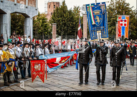 Turin, Italien. 7. Sep, 2014. Reenactment der Belagerung von Turin 1706-Piazza S. Giovanni das Banner der Stadt Turin: wirklich Easy Star/Alamy Live News Stockfoto