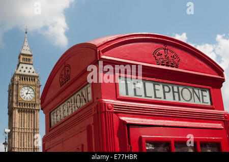 Rote Telefonzelle London mit Big Ben im Hintergrund Stockfoto