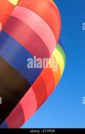 Regenbogenfarbenen Heißluft-Ballon-detail Stockfoto