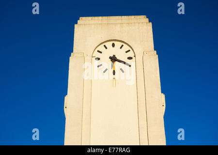 Art-Deco-Uhrturm am Seaton Carew in der Nähe von Hartlepool, Nord-Ost-England, UK Stockfoto