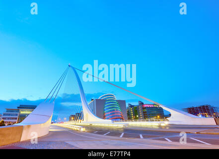 Samuel Beckett Bridge in der Nachtzeit Stockfoto