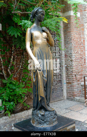 Statue der Julia, Casa di Giulietta oder das Haus der Julia, Verona Provinz, Veneto, Italien Stockfoto