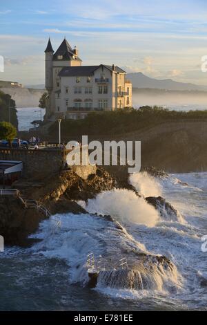 Frankreich, Baskenland, Biarritz, die Villa Belza am Rande des Atlantischen Ozean eines Tages Wellengang am späten Nachmittag Stockfoto