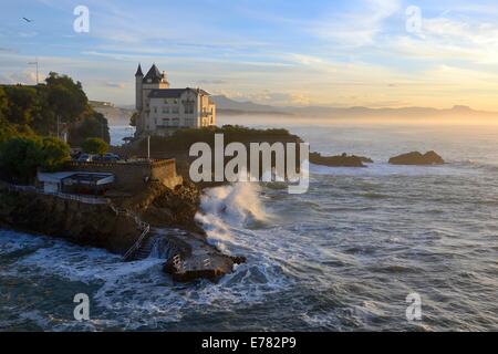 Frankreich, Baskenland, Biarritz, die Villa Belza am Rande des Atlantischen Ozean eines Tages Wellengang am späten Nachmittag Stockfoto