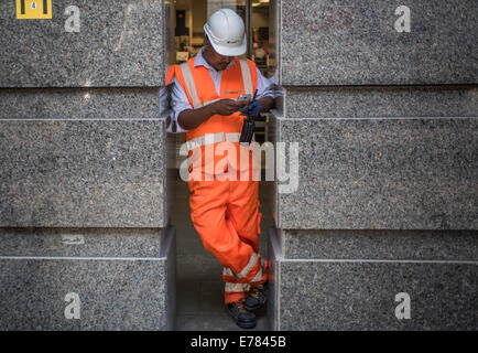 London, UK. 9. September 2014. Ein Arbeiter in der Stadt von London Credit: Piero Cruciatti/Alamy Live News Stockfoto