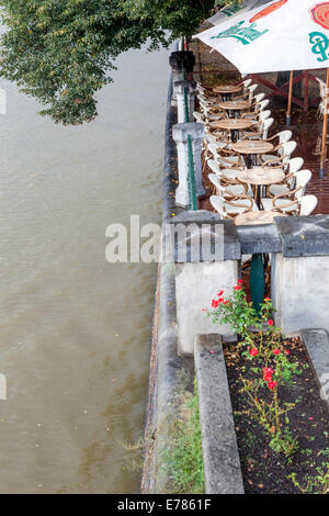 Prag Cafe Manes an der Moldau Prag, Tschechische Republik Stockfoto