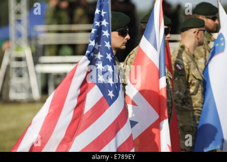 Oleszno, Polen 9. September 2014 Nobel Schwert-14 NATO international Special-Forces-Übung im Land zwingt Schulungszentrum in Oleszno. beteiligen sich 15 Länder in "edle Schwert-14': Kroatien, Estland, Frankreich, Niederlande, Litauen, Deutschland, Norwegen, Polen, Slowakei, Slowenien, die USA, Türkei, Ungarn, Großbritannien und Italien. Bildnachweis: Michal Fludra/Alamy Live-Nachrichten Stockfoto