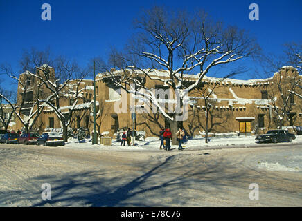 New Mexico Museum of Fine Art in der Nähe der historischen Plaza Santa Fe in Santa Fe, New Mexico über 1985 Stockfoto