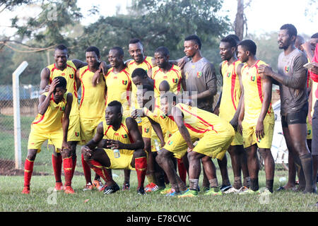 Kampala, Uganda. 8. September 2014. Einige der Guinea-Fußball-Team-Player abgebildet in Kampala Aufwärmen, wenn sie darauf vorbereiten, auf Hosts Uganda Krane in Africa Cup of Nations-Qualifikation am Mittwoch, 10. September 2014 statt. Trotz der Bedrohung durch Ebola-Ausbruch ist Uganda Host Guinea in den Africa Cup of Nations-Fußball-Qualifier. Die Krankheit hat bisher 2.100 Menschen in den westafrikanischen Ländern von Guinea, Liberia, Sierra Leone und Nigeria, nach der World Health Organization getötet. Bildnachweis: Samson Opus/Alamy Live-Nachrichten Stockfoto