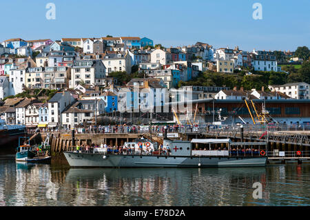 WW 2 Patrouillenboot, Brixham Hafen, rml497, Boot, Torbay, Schiffe, Fahnen, Meer, Wasser, Hafen, verankert, Angeln, Devon, Brixham, h Stockfoto