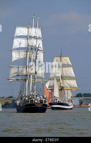 London, UK. 9. September 2014. Parade der Segel als Londons erste Tall Ships Regatta seit 25 Jahren kommt eine enge Verdienst: Rachel Megawhat/Alamy Live News Stockfoto