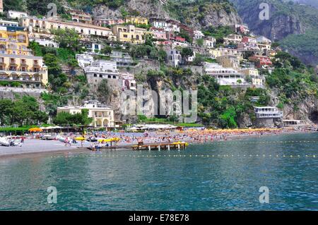 Der Strand von Offshore gesehen, Positano, Italien Stockfoto
