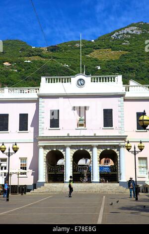 Eingang zum Gibraltar Parlament, John Mackintosh Square, Gibraltar, Provinz Cadiz, Südwesteuropa Stockfoto