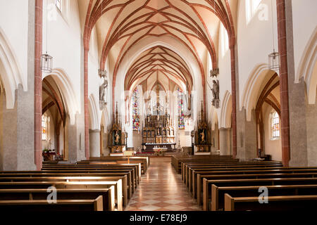 Innenraum der Pfarrkirche St. Jakob in Burghausen, Bayern, Deutschland, Europa Stockfoto