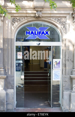 Der Eingang zu den Halifax Building Society in Sheffield, South Yorkshire, Großbritannien Stockfoto