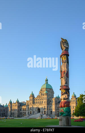 Das Totem wissen, British Columbia Legislative, Victoria, Vancouver Island, British Columbia, Kanada Stockfoto