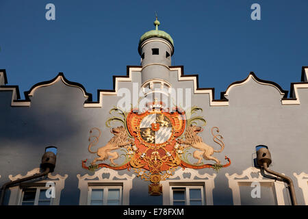 Wappen auf dem alten ehemaligen Regierungsgebäude in Burghausen, Bayern, Deutschland, Europa Stockfoto