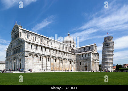 Berühmten Schiefen Turm von Pisa befindet sich in Piazza De Duoma Italien Stockfoto