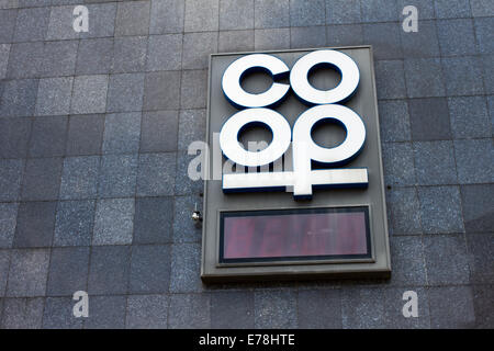 Das Coop-Logo auf einem Gebäude in Sheffield South Yorkshire UK Stockfoto