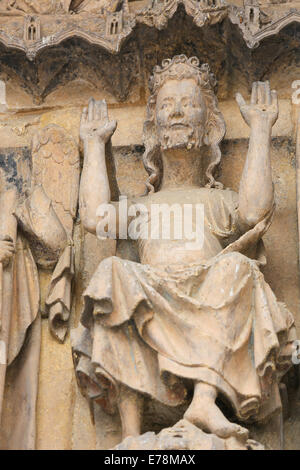 Berühmten Jesus-Statue über dem Eingang des Leon Kathedrale in Leon, Kastilien und Leon, Spanien. Stockfoto