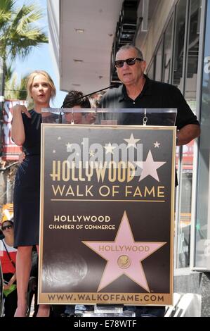 Los Angeles, CA, USA. 9. September 2014. Christina Applegate, Ed O'Neill bei der Induktion Zeremonie für Stern auf dem Hollywood Walk of Fame für Katey Sagal, Hollywood Boulevard, Los Angeles, CA 9. September 2014. Bildnachweis: Michael Germana/Everett Collection/Alamy Live-Nachrichten Stockfoto