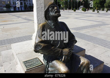 Platz und die Statue einer Pilgrimin Front von der Basilika San Isidoro, Straße nach St Jacques de Compostelle, Leon, Kastilien, Spanien Stockfoto