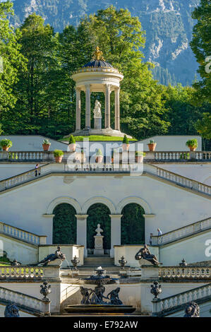 Venus-Tempel über den terrassenförmig angelegten Gärten, Schloss Garten, Schloss Linderhof, Upper Bavaria, Bavaria, Germany Stockfoto