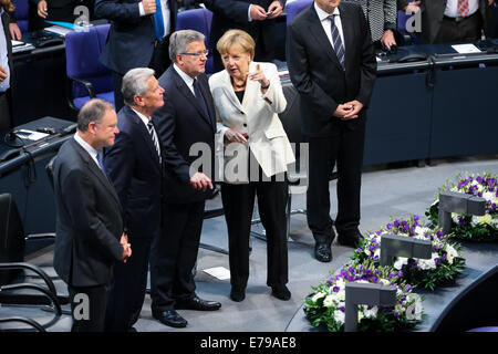 Berlin, Deutschland. 10. September 2014. Bundeskanzlerin Angela Merkel (2. R) und Präsident von Polen Bronislaw Komorowski (3. R) Webinar ein Denkmal für den 75. Jahrestag der Bruch des zweiten Weltkriegs im Bundestag, das Unterhaus des Parlaments, in Berlin, Deutschland, am 10. September 2014. Bildnachweis: Zhang Fan/Xinhua/Alamy Live-Nachrichten Stockfoto