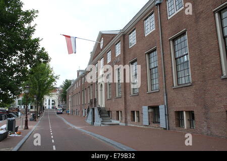 Hermitage Amsterdam Museum am Ufer der Amstel-Flusses in der niederländischen Hauptstadt, befindet sich im ehemaligen 17. Jahrhundert Amstelhof Gebäude Stockfoto