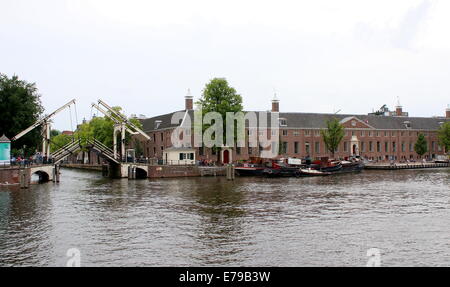 Hermitage Amsterdam Museum am Ufer der Amstel-Flusses in der niederländischen Hauptstadt, befindet sich im ehemaligen 17. Jahrhundert Amstelhof Gebäude Stockfoto