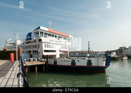 St. Cecilia, Wightlink Isle Of Wight Fähre am Sturz Dock in Portsmouth Harbour Stockfoto