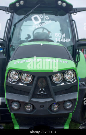 Deutz Fahr Traktor zu verkaufen mit 0 % Finanzierung Stockfoto