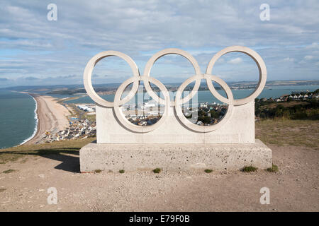 Olympische Ringe-Denkmal von London 2012 Markieren von Weymouth und Isle of Portland als Veranstaltungsort für Segel-Events, Dorset, England Stockfoto