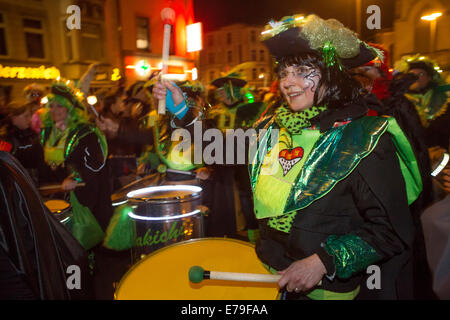 Geister-Prozession am Kölner Karneval im Agnesviertel Stockfoto