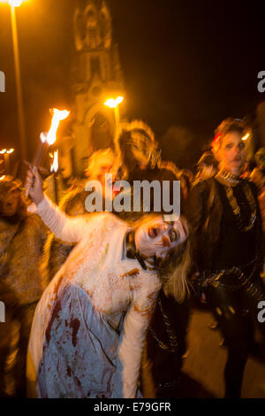 Geister-Prozession am Kölner Karneval im Agnesviertel Stockfoto