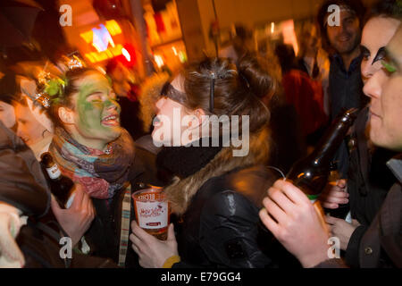 Geister-Prozession am Kölner Karneval im Agnesviertel Stockfoto