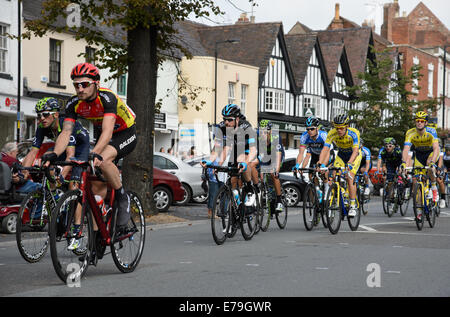 Evesham, Worcestershire, UK. 10. September 2014. Sir Bradley Wiggins im Hauptfeld als Stufe 4 (Worcester, Bristol) von der Tour Of Britain Radrennen durchläuft Evesham in Worcestershire. Stockfoto