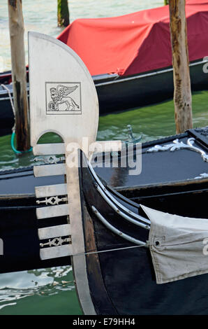 Rialto Bezirk Emblem, ein Ferro, Gondel Bug, Venedig, Italien, Europa Stockfoto