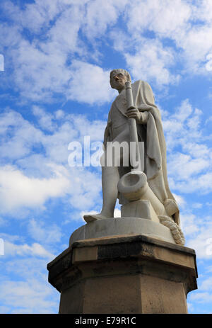 Statue von Nelson auf dem Gelände der Kathedrale von Norwich, Norfolk, England. Stockfoto