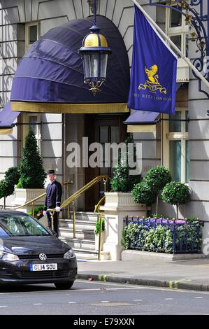 Eingang zum Hotel Ritz, Piccadilly, London Stockfoto