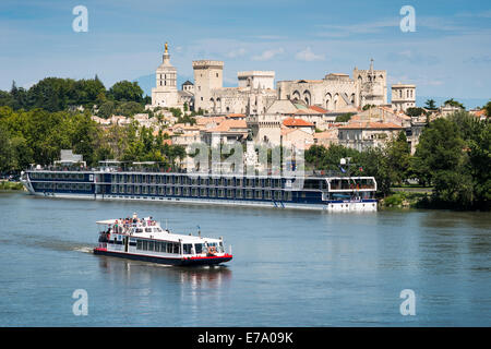 Frankreich, Provence, Avignon, Rhone Fluss Kreuzfahrt, Papstpalast Stockfoto