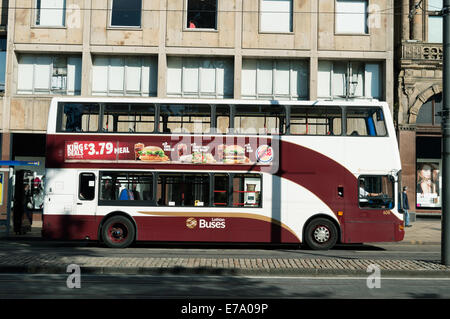 Lothian Busse Bus auf Princes Street, Edinburgh Stockfoto